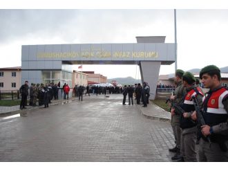 Cezaevinin çatısı uçtu: 26 yaralı