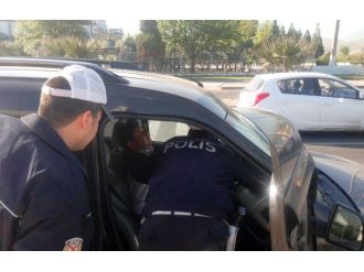 Polisin alkollü sürücüyle imtihanı