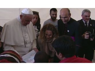 Papa 12 sığınmacıyı Vatikan’a götürdü
