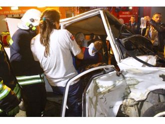 Biri alkollü diğeri ehliyetsiz sürücünün marifeti: 3 yaralı