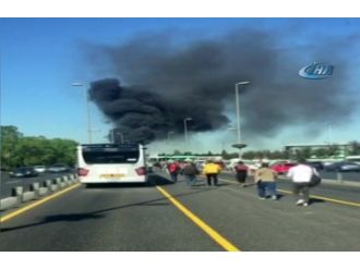 Metrobüs bir anda alev aldı