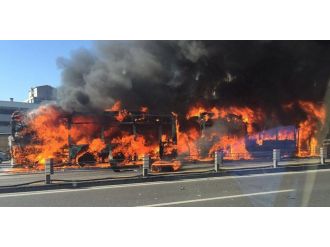 Metrobüs alev alev yandı