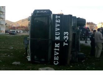 Van’da TOMA yan yattı