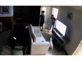 200’den fazla kişinin ölümüne yol açan deprem kamerada