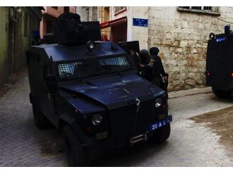 Zırhlı araç devrildi: 2 polis yaralı