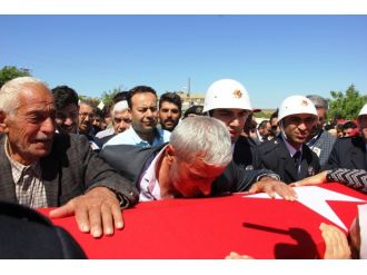 Şehit polise gözü yaşlı veda