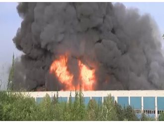 İstanbul’da kağıt deposunda feci yangın