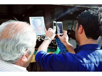 Hastane odasından izledi: Gözyaşlarını tutamadı