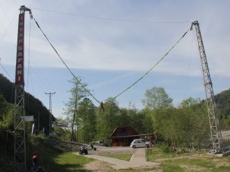 Adrenalin tutkunlarının yeni eğlencesi: İnsan sapanı