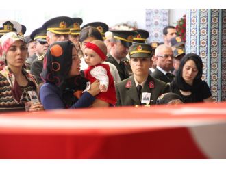 Şehidi 4 aylık kızı uğurladı