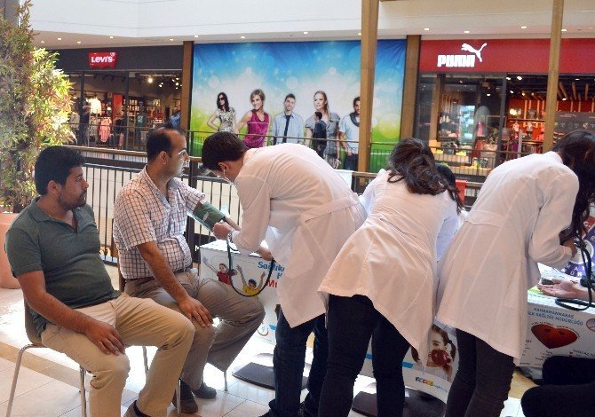 Obeziteye Dikkat Çekmek İçin Stant Açtılar