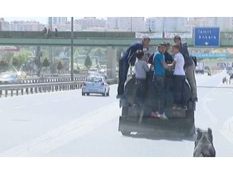 6 çocuğun İstanbul trafiğinde tehlikeli yolcuğu