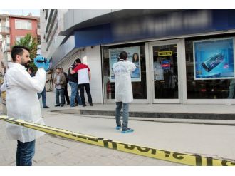 Uzun namlulu silahlarla banka soydular