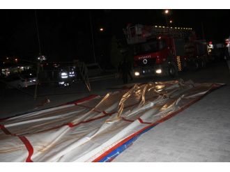 Rüzgar çatıları uçurdu faciadan dönüldü