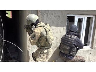 Yüksekova’yı sırt sırta temizlediler!