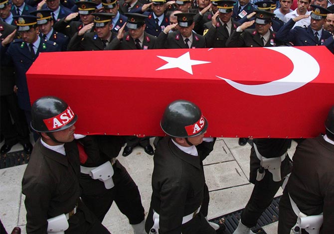 Askeri Aracın Geçisi Sırasında Patlama