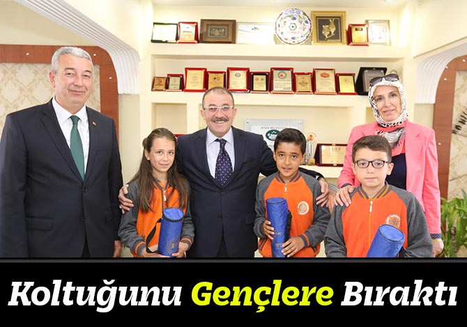 Koltuğunu Gençlere Bıraktı