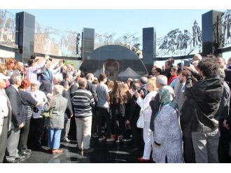 Atatürk Anıtı taşıdığı özellikle dikkat çekiyor