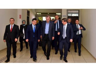 Erdoğan ve Davutoğlu Kepez Belediyesini ziyaret etti