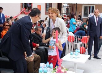 Esnafın yere çarptığı Suriyeli çocuk artık çok mutlu