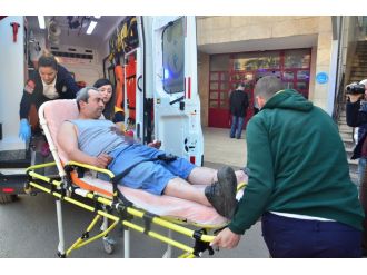 Eşiyle tartıştı, kendini bıçakladı