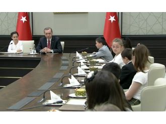 Terörle ilgili soru sorarken gözyaşlarını tutamadı