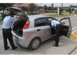 Araçlar didik didik arandı