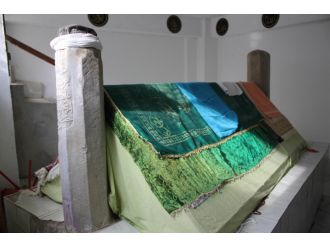 Osmanlı komutanının kabri üstüne apartman diktiler