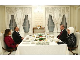 Cumhurbaşkanı Erdoğan onuruna verilen yemeğe katıldı