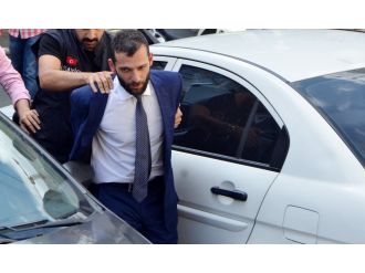 Onur Özbizerdik hakkında yakalama kararı