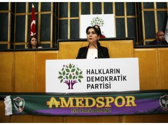 HDP kürsüsüne Amedspor atkısı