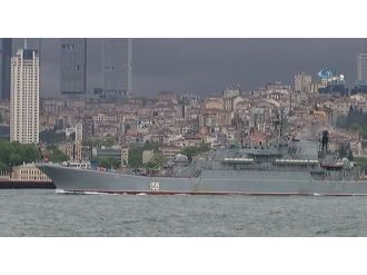 Rus savaş gemisi Boğaz’dan bu kez sorunsuz geçti
