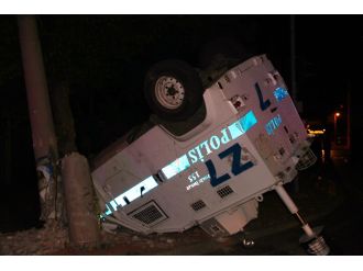 Zırhlı polis aracı takla attı: 3 yaralı