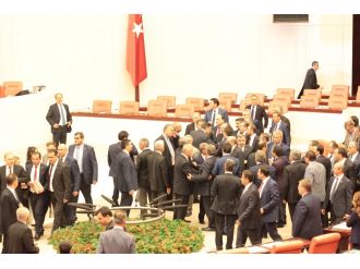 Kahraman’ın "laiklik" açıklaması Meclis’i gerdi