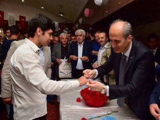 Başkan Okay Askere Gidecek Gençlere Kına Yaktı