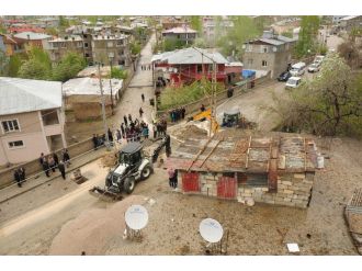 Van’daki patlamanın şiddeti gün ağarınca ortaya çıktı