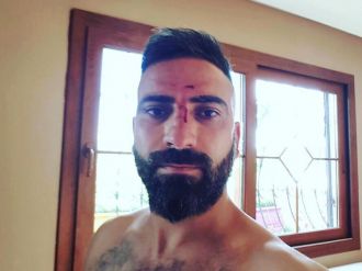 Sert kayaya çarptılar: Trafikte tartıştıkları adam...