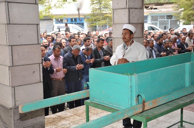 Küçük Yusuf Dualarla Uğurlandı