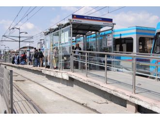 Tramvayın altında sürüklendi !