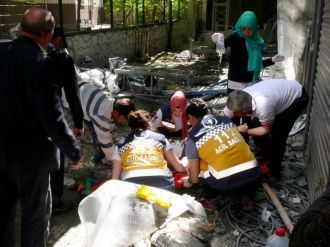 İnşaat iskelesi yıkıldı, 4 işçi yaralandı