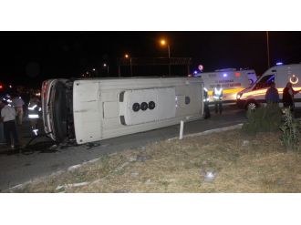 İşçi servisi kaza yaptı:1 ölü, 26 yaralı