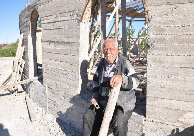 Varını Yoğunu Harcadı, Cami İnşaatından Vazgeçmedi