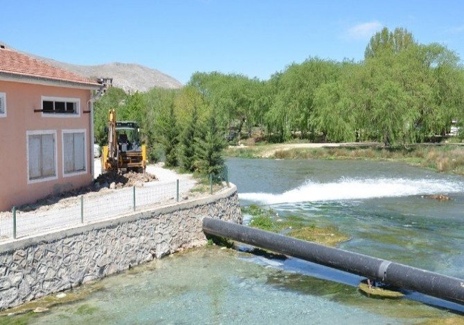 Klor Deposu Devrildi, Şebeke Suyu Kesildi