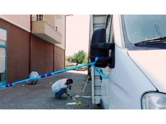 Düğünevinde eşinin amcasını öldürdü