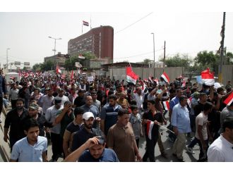Irak’ta parlamento binasını bastılar