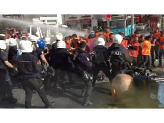 Taksim’e çıkmaya çalışan gruba müdahale