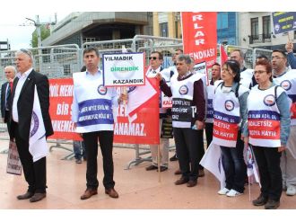 Sime-Sen Taksim’e çelenk bıraktı