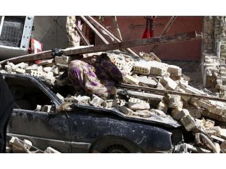 DAEŞ bombalı araçlarla saldırdı: En az 32 ölü