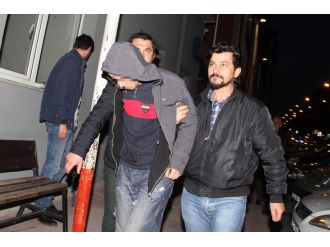 Ehliyet alamadı, 9 aracın lastiğini kesti