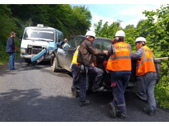 Öğrenci servisi kamyonetle çarpıştı: 12 yaralı